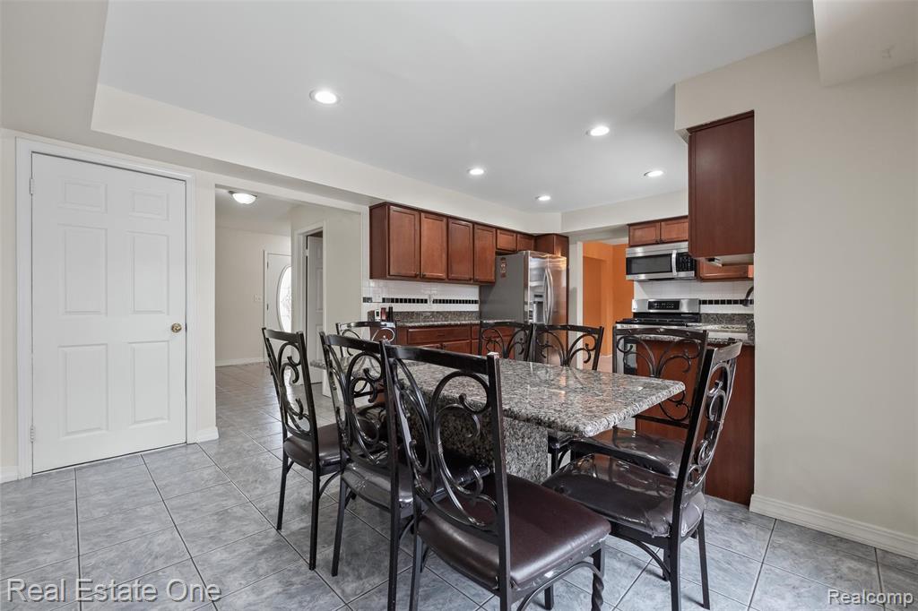 4469 Ardmore Drive, Sterling Heights, MI 48310 — Photo 12