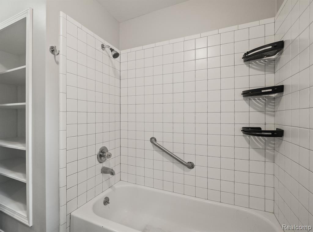 51429 Morowske Drive, Shelby Twp, MI 48316 — Photo 19