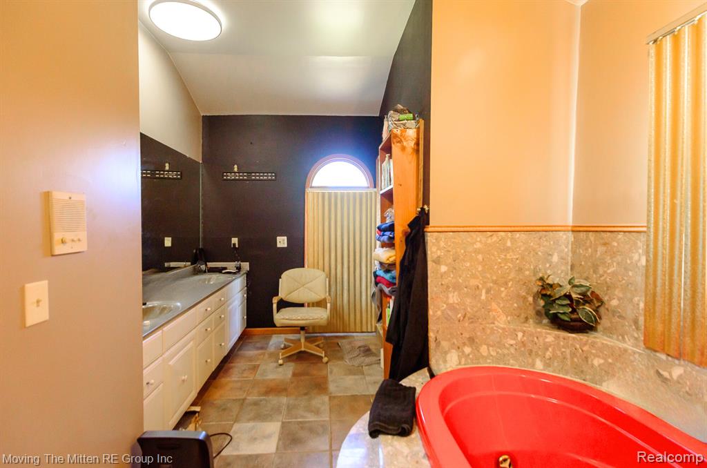 46901 EXECUTIVE Drive, Belleville, MI 48111 — Photo 17