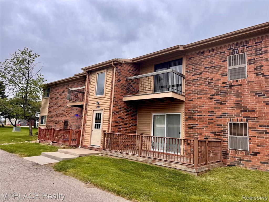 16150 Clarkson Drive, 13, Fraser, MI 48026