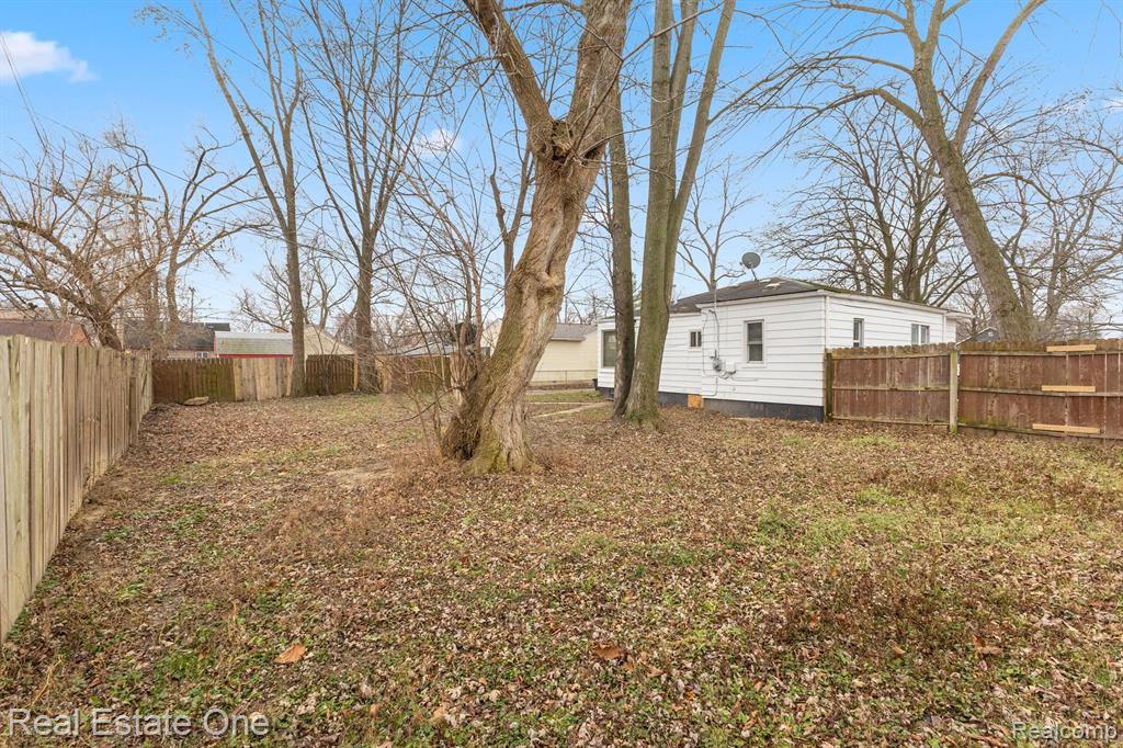 5121 CROISSANT Street, Dearborn Heights, MI 48125 — Photo 38