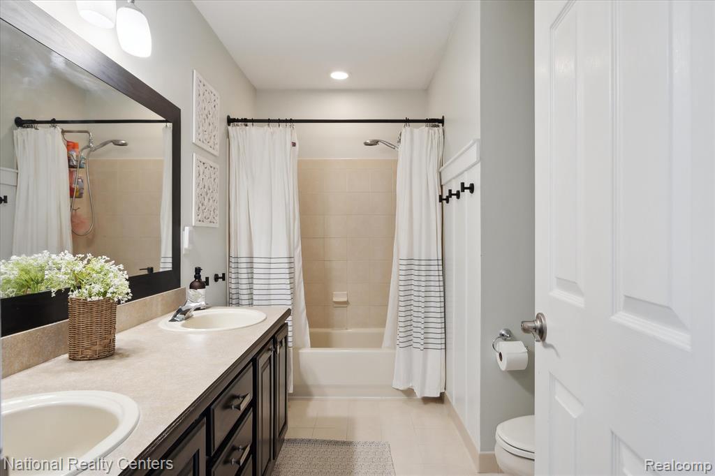 5885 Fairborn, Canton, MI, 48187