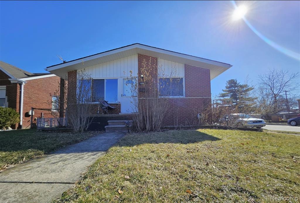 16830 S Stephens Drive E, Eastpointe, MI 48021