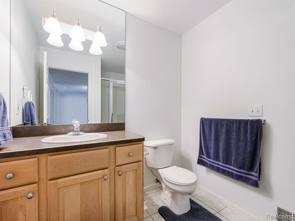 8011 WOODSTONE Drive, Grand Blanc, MI 48439 — Photo 18
