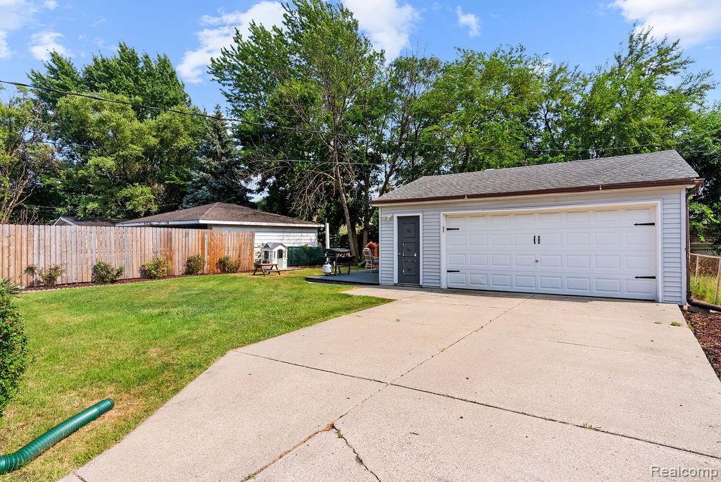 4588 Fenwick Drive, Warren, MI 48092 — Photo 28