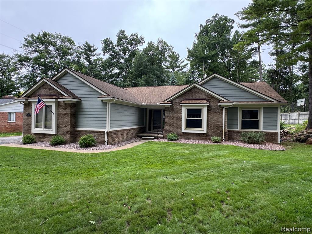 5851 Kingfisher Lane, Clarkston, MI — Photo 2
