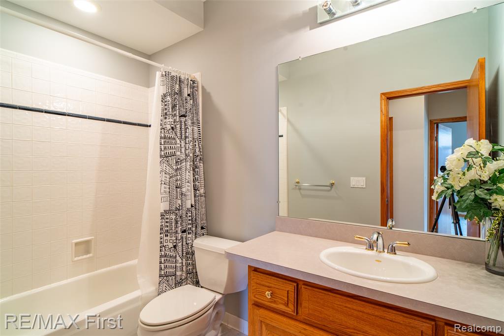 47368 Dove Court, Shelby Twp, MI 48315 — Photo 36