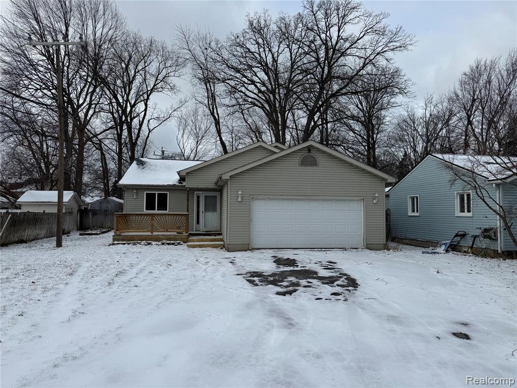 976 Ledyard Street, Waterford, MI 48328 — front exterior