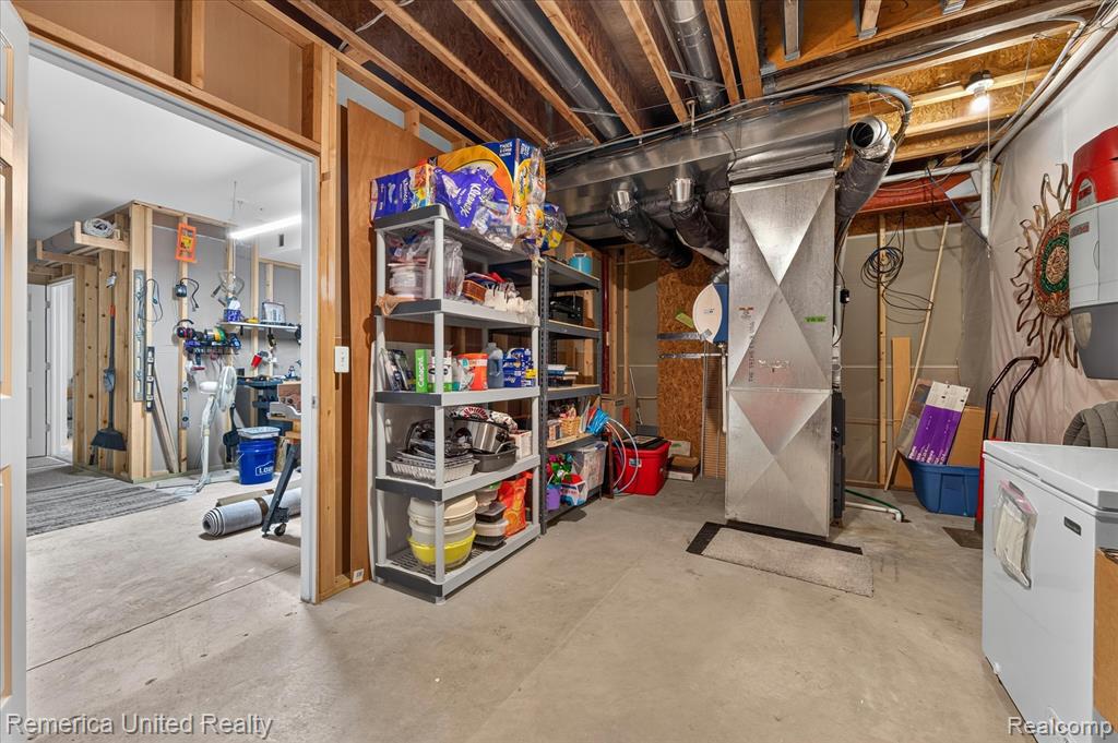 6169 Bay Court, Waterford, MI 48327 — Photo 47