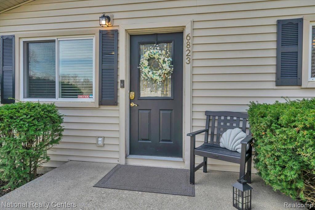 6823 SALINE Drive, Waterford, MI 48329 — Photo 3