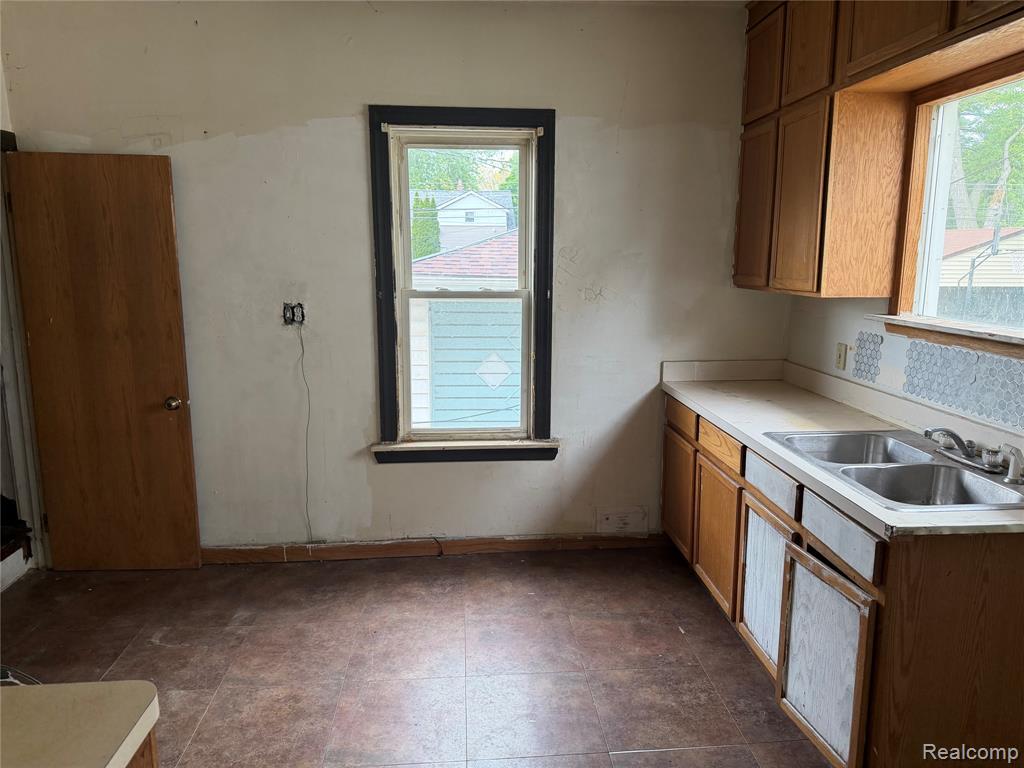 4204 Hipp Street, Dearborn Heights, MI 48125 — Photo 8