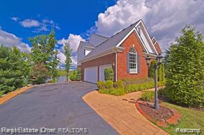 5370 Plantation Drive, Commerce Twp, MI 48382 — Photo 2
