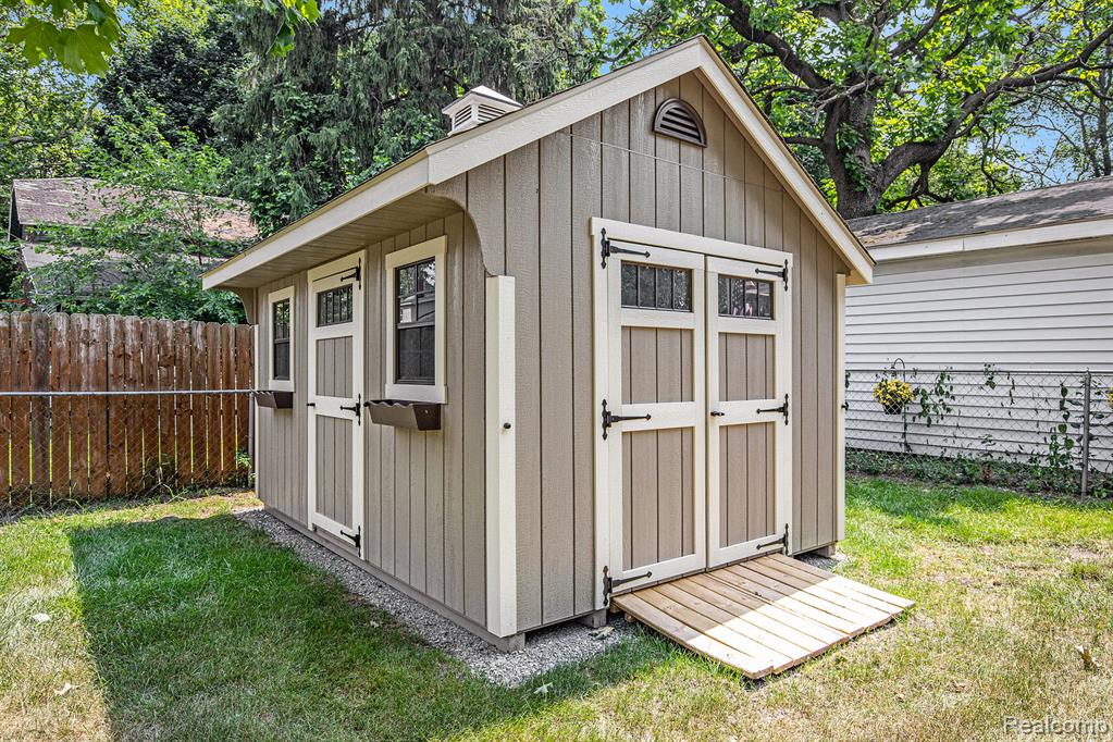 702 E Maple Street, Holly, MI 48442 — Photo 24
