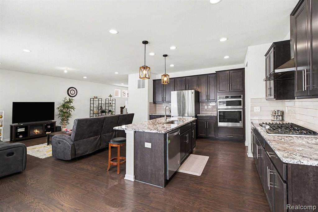 49772 Shoreline Drive, Canton, MI 48187 — Photo 8
