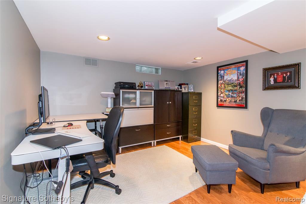 576 Ten Point Drive, Rochester Hills, MI 48309 — Photo 34
