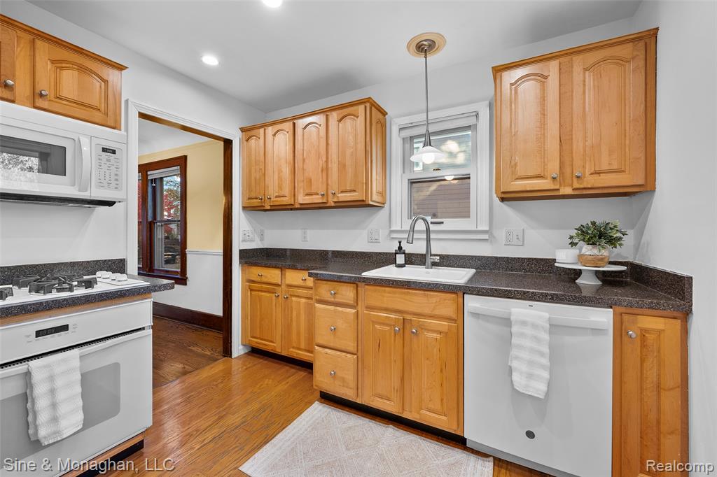 517 Forest Avenue N, Royal Oak, MI 48067 — Photo 15