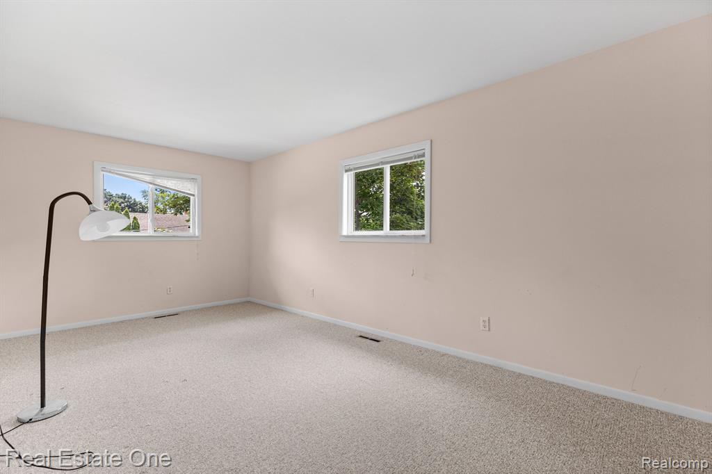 447 E JACKSON Street E, Lake Orion, MI 48362 — Photo 29