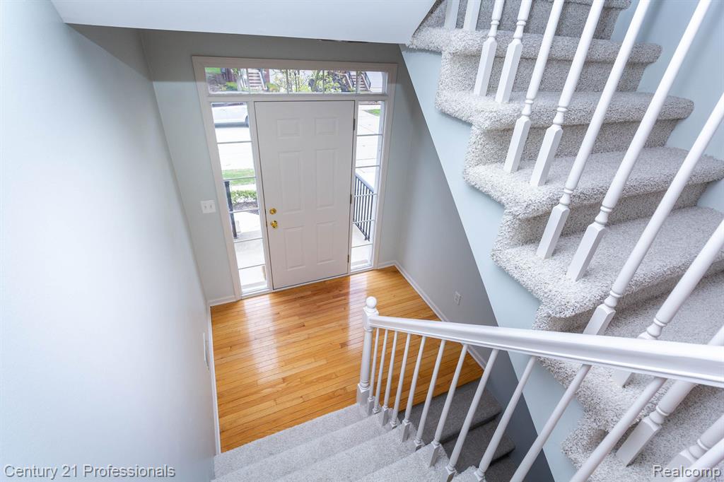 798 SANDALWOOD Drive, Troy, MI 48085 — Photo 6