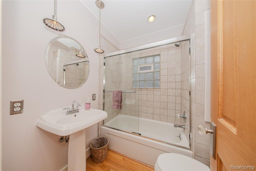 927 N Maple Avenue, Royal Oak, MI 48067 — Photo 29