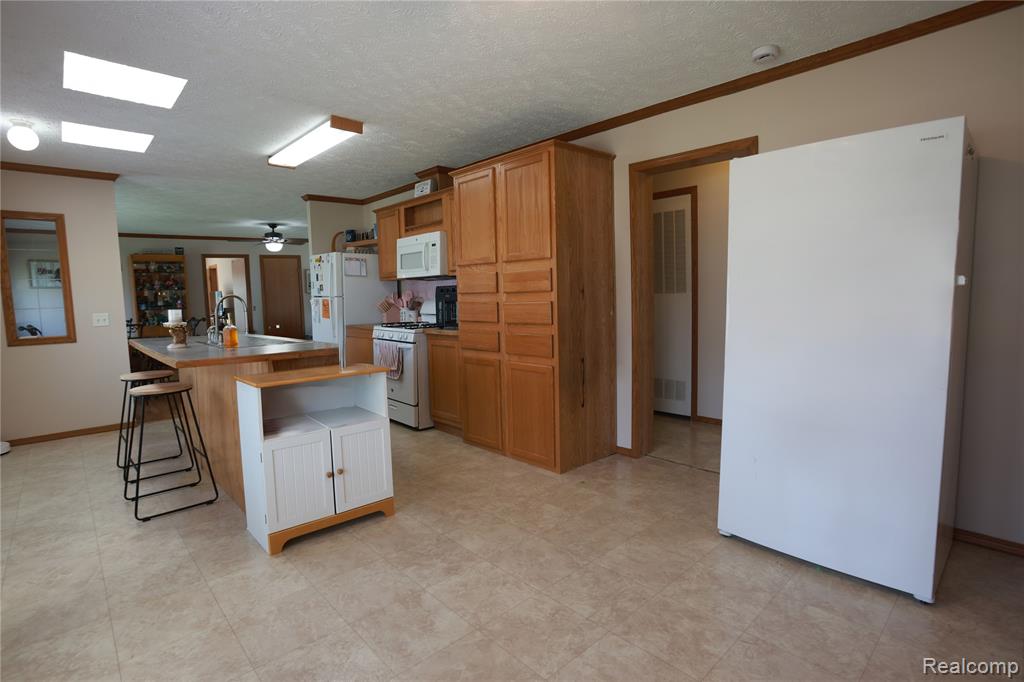 280 Pompano Court, Lapeer, MI 48446 — Photo 7