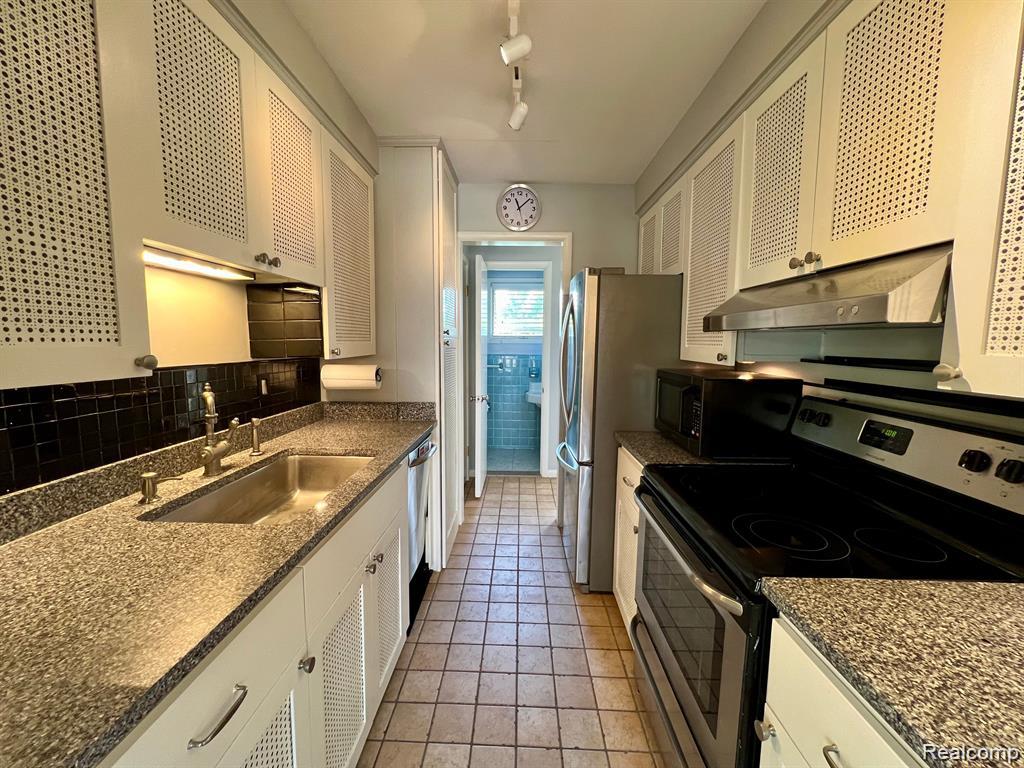 528 Bloomfield Court, Birmingham, MI 48009 — Photo 6