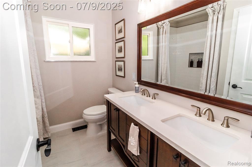 1917 Lochinvar Boulevard, Oakland, MI — Photo 17