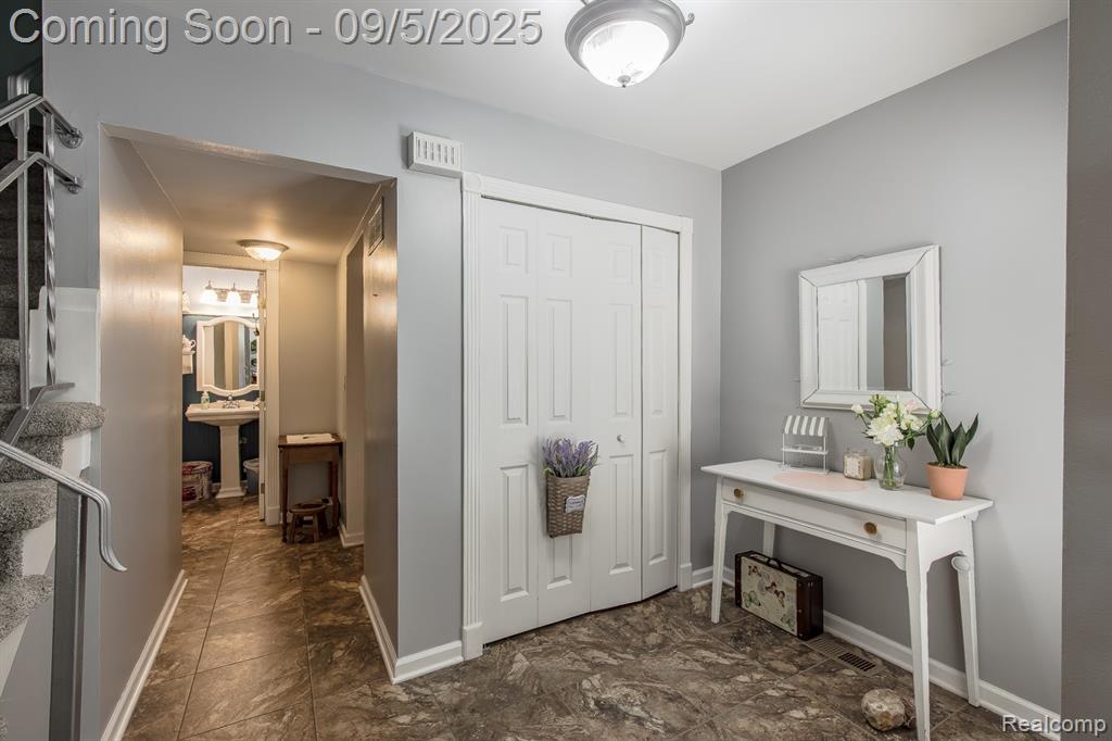 475 Sandehurst Drive, Grand Blanc, MI 48439 — Photo 9