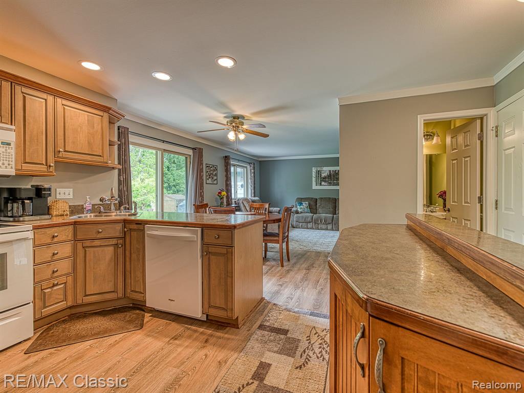 8866 MANTON Avenue, Plymouth, MI 48170 — Photo 3