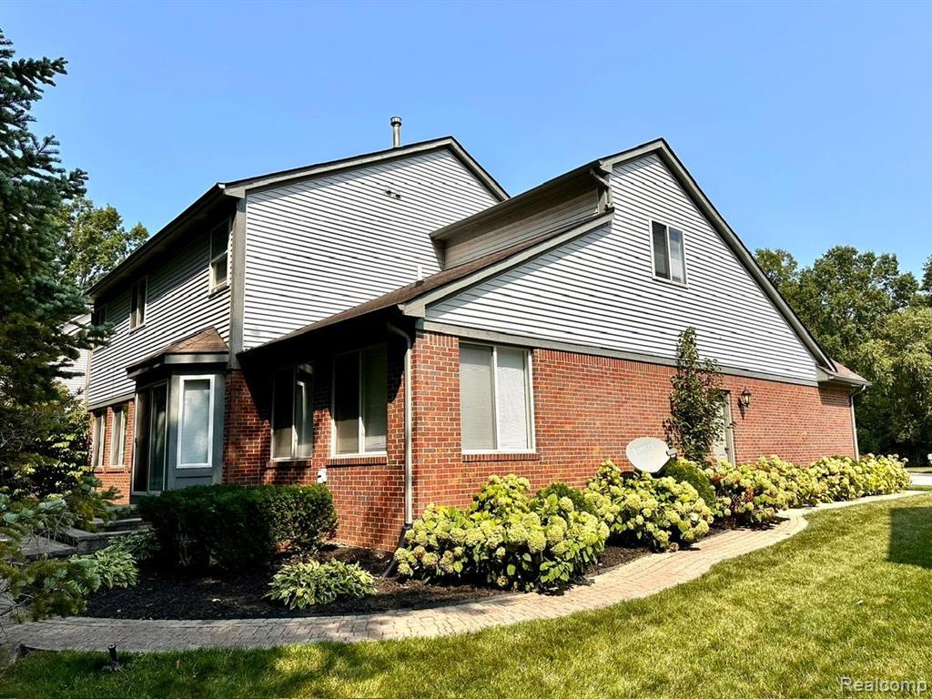 8676 W WALDEN Drive, Van Buren, MI 48111 — Photo 5