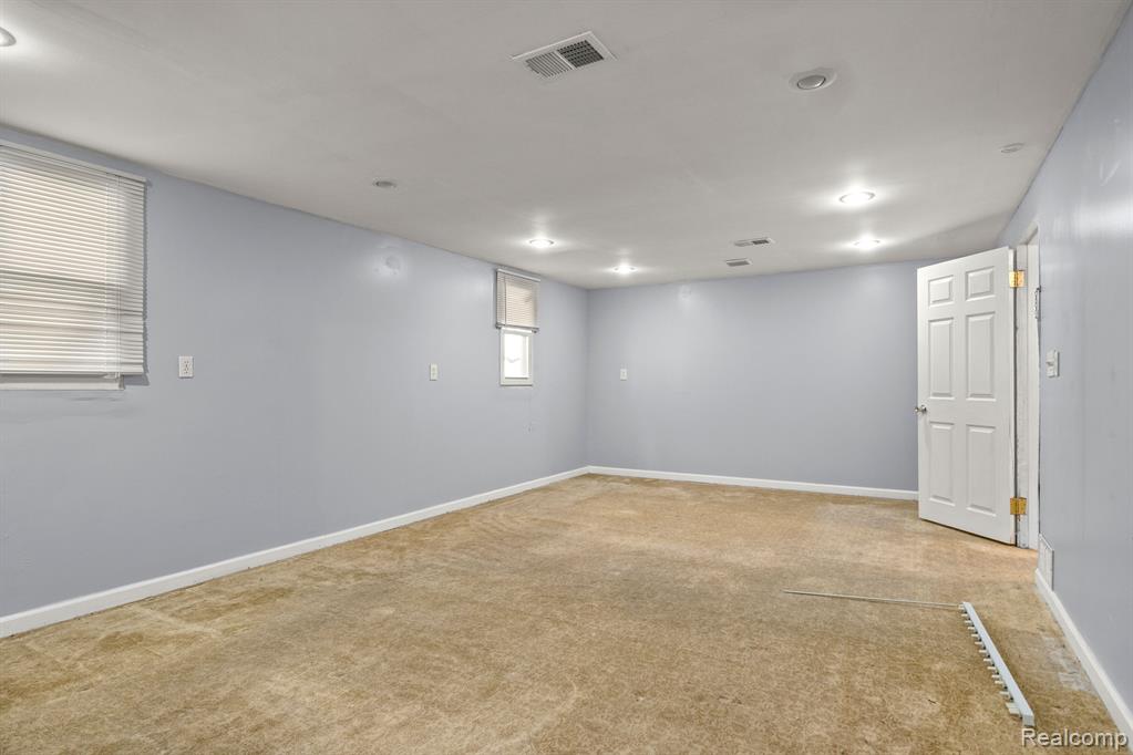 6500 N VERNON Street, Dearborn Heights, MI 48127 — Photo 27