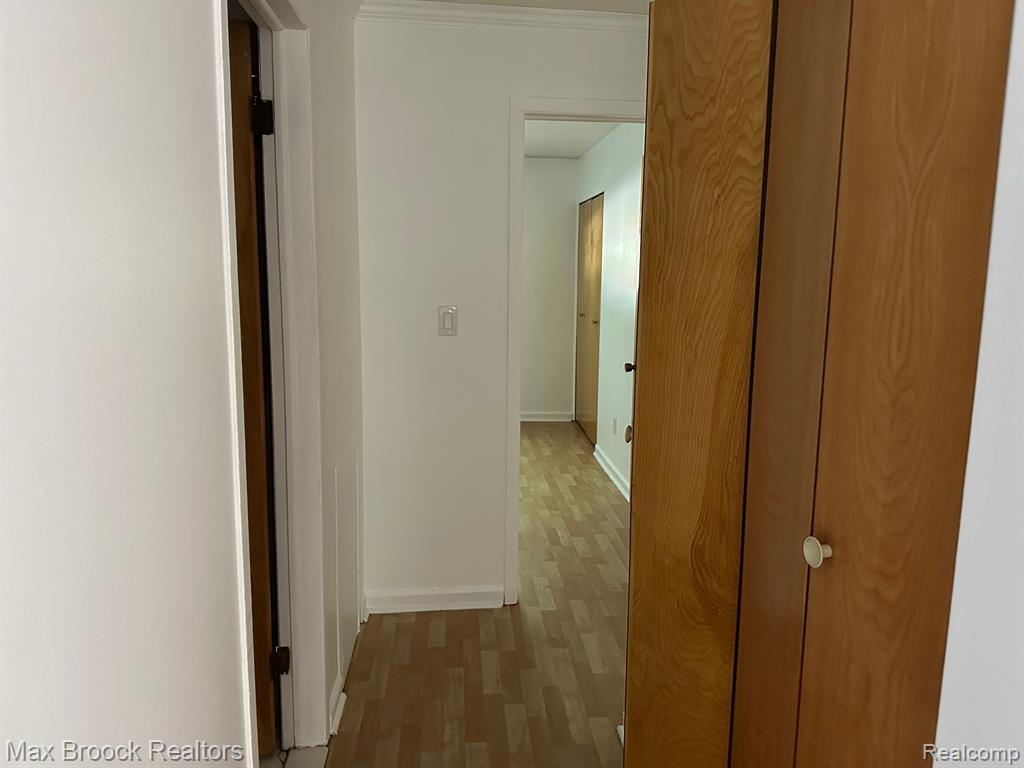 664 E FOX HILLS Drive, Bloomfield Hills, MI 48304 — Photo 15