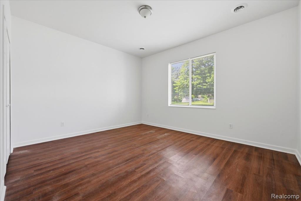 440 Robbe Avenue, Belleville, MI 48111 — Photo 16