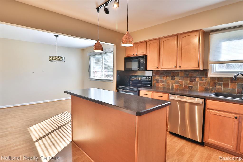 1291 WEDGEWOOD Circle, Saline, MI 48176 — Photo 3