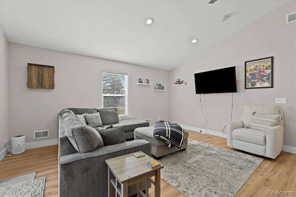 401 CHEROKEE Bend, Howell, MI 48843 — Photo 10