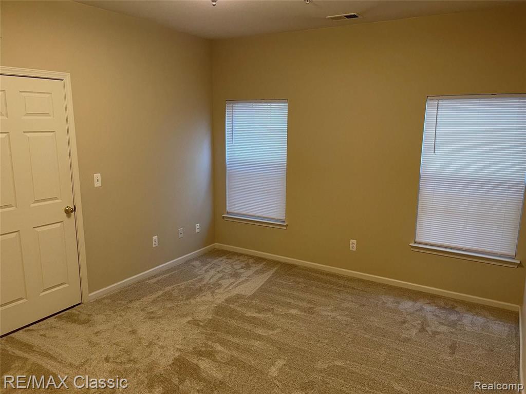 530 RED OAK Court, Walled Lake, MI 48390 — Photo 9