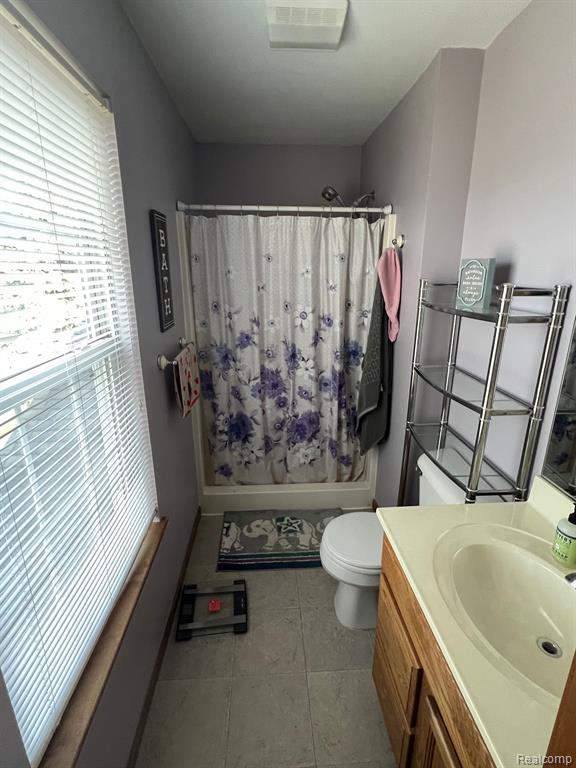 744 VILLAGE Drive, Fowlerville, MI 48836 — Photo 17