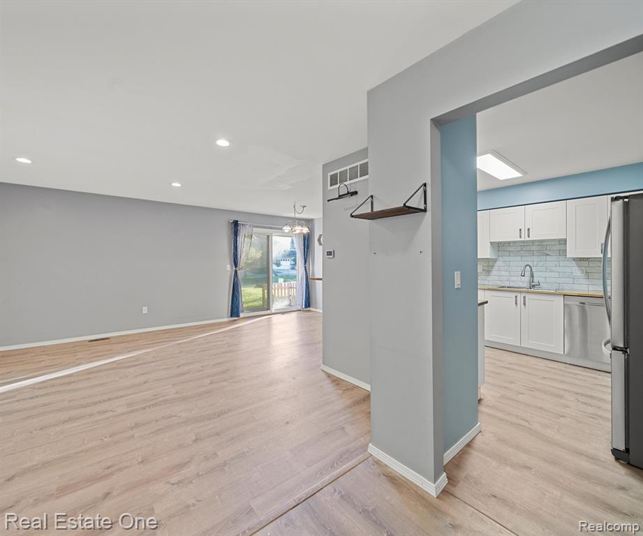 41573 BEDFORD Drive, Canton, MI 48187 — Photo 2