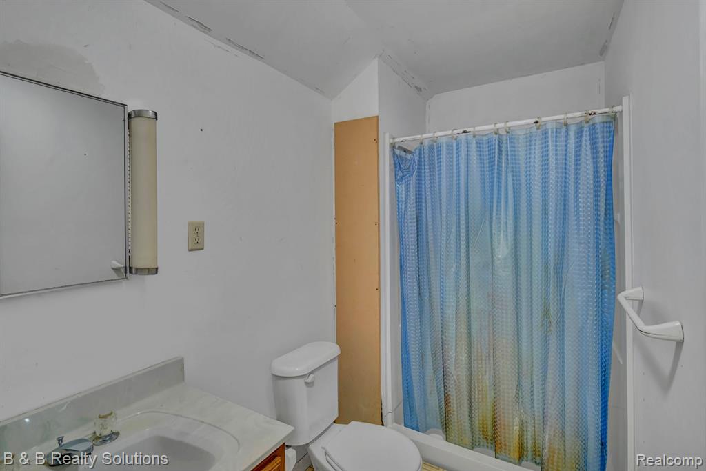 7493 S SAGINAW Street, New Lothrop, MI 48460 — Photo 21