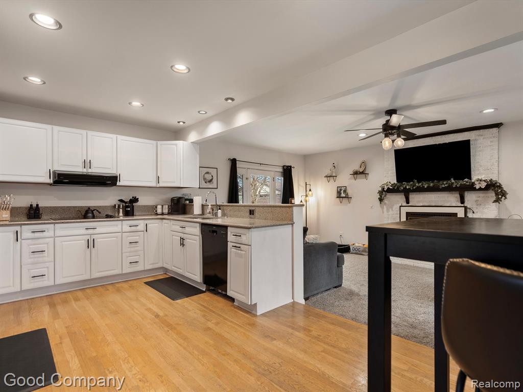 833 TANGLEWOOD Drive, Madison Heights, MI 48071 — Photo 9