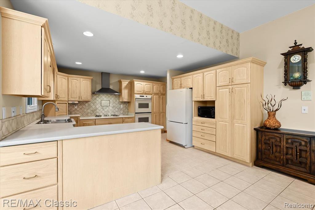 4160 Rolling Pines Court, Commerce Twp, MI 48382 — Photo 24