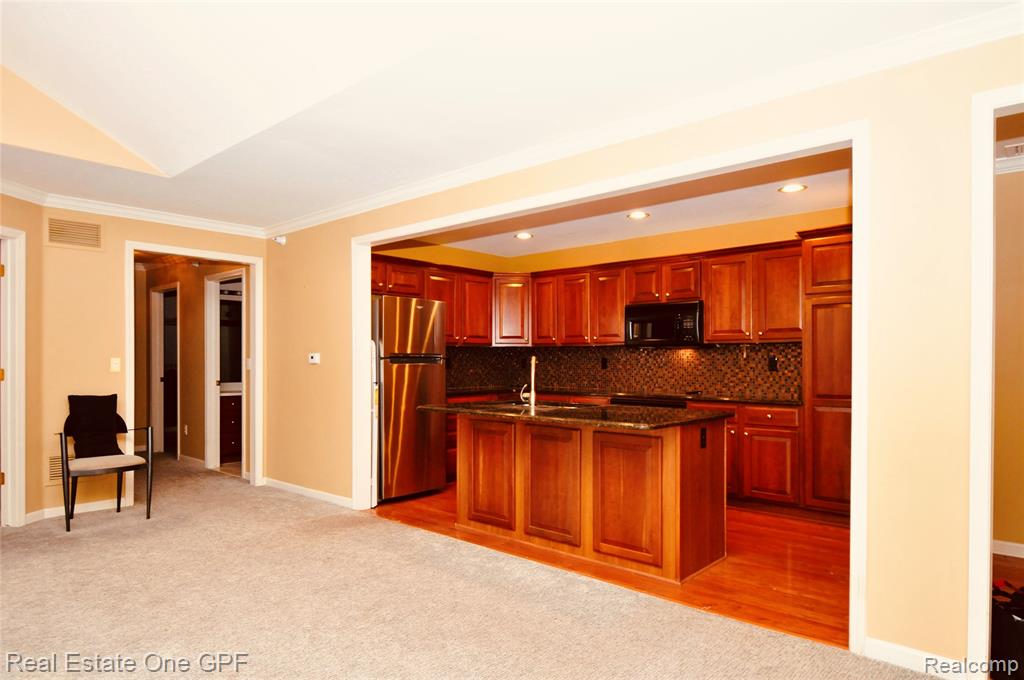 26 Pointe Park Place, 303, Grosse Pointe Park, MI 48230 — Photo 13