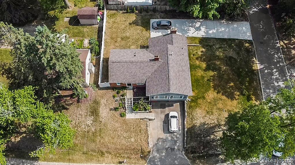 7175 Richardson Road, West Bloomfield, MI 48323 — front exterior