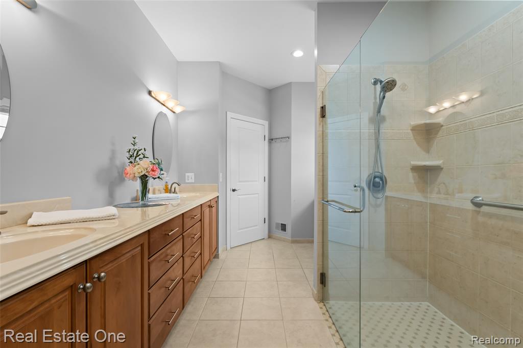 9032 Palmers Way Drive, Fenton, MI 48430 — Photo 24