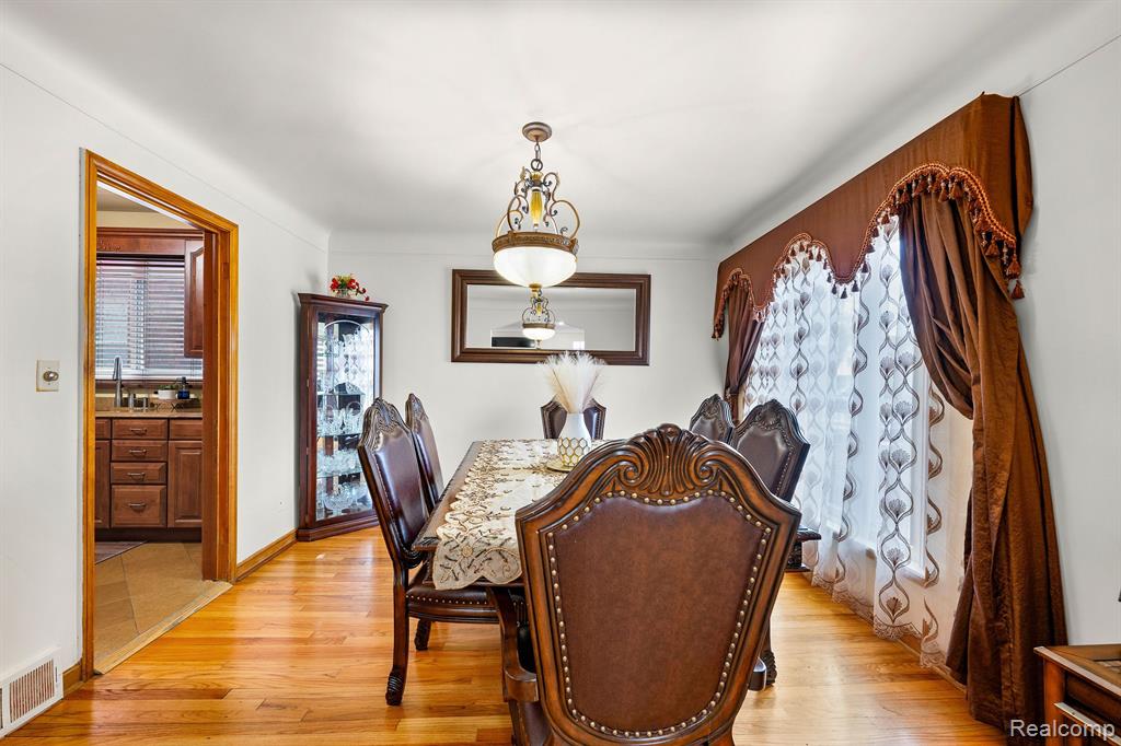7716 W MORROW Circle, Dearborn, MI 48126 — Photo 19