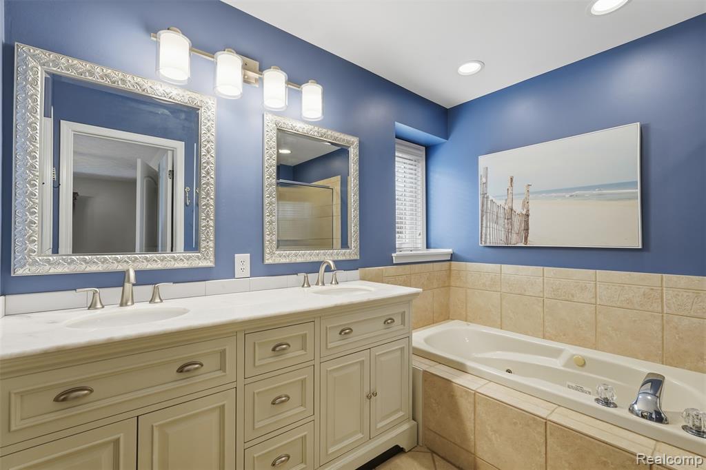 7288 Foxgate Drive, Brighton, MI 48116 — Photo 22