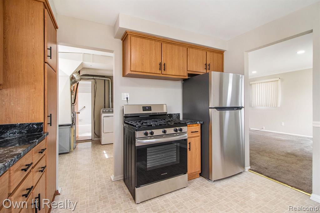 4992 MCKINLEY Street, Dearborn Heights, MI 48125 — Photo 9