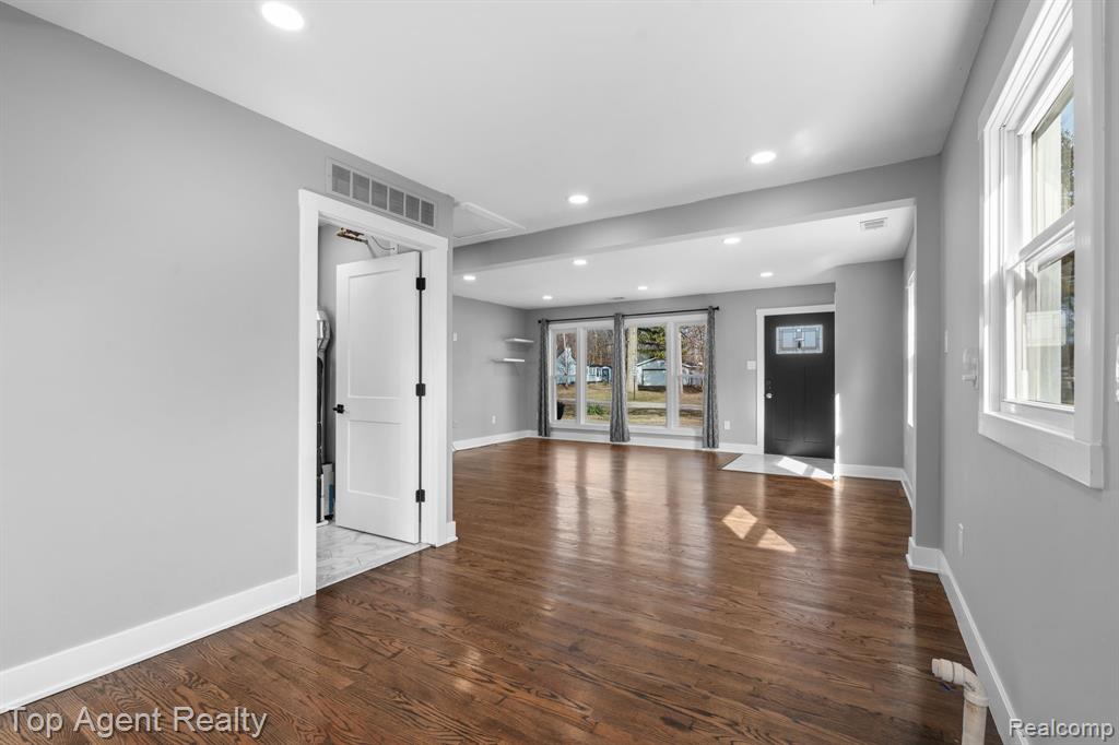 8608 Grace st Street, Shelby Twp, MI 48317 — Photo 11