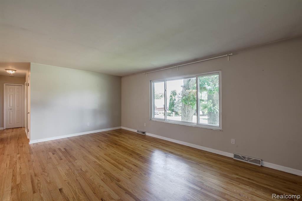 7709 Shelley Drive, Clarkston, MI 48348 — Photo 23