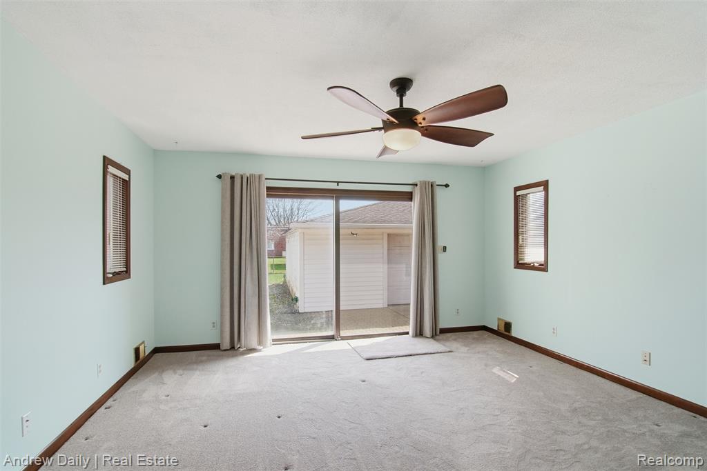 8460 Nightingale Street, Dearborn Heights, MI 48127 — Photo 10