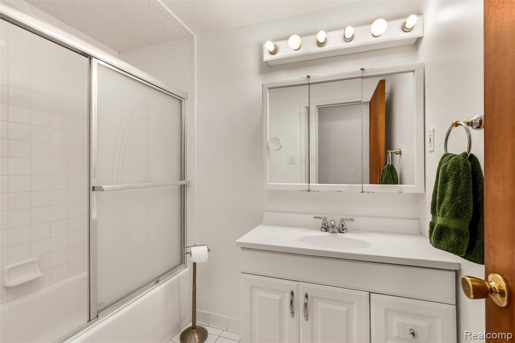 31220 Sheridan Drive, Beverly Hills, MI 48025 — Photo 13
